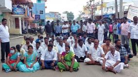 dmk-councilors-elected-as-aiadmk-committee-chairman-with-support-of-aiadmk-and-bjp-councilors-dmk-councilors-protest-against-malpractice