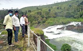 chief-engineer-inspects-the-mullai-periyaru-dam