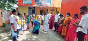 panchayat-leader-doing-puja-to-sanitary-workers