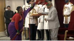 transgender-folk-dancer-receives-padma-shri-with-a-unique-gesture