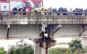 man-stuck-under-palar-bridge-rescued-safely