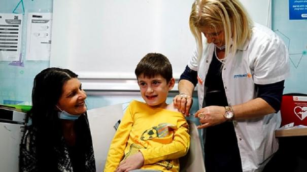 israel-vaccinates-children-as-young-as-5-to-combat-children-s-wave-of-covid