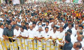 madurai-admk-protest