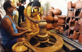 government-should-give-clay-for-free-with-pongal-gift-pottery-workers-demand-from-the-governor