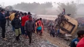 express-train-derails-in-bengal-s-jalpaiguri-5-killed