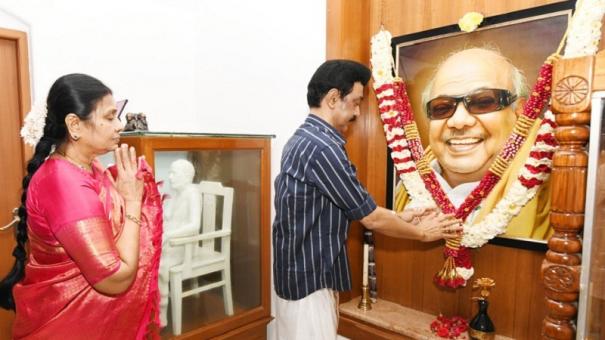 stalin-pays-homage-to-father-m-karunanidhis-film-on-pongal-festival
