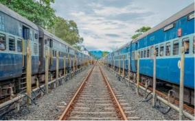 railway-guard-changed-into-rail-manager