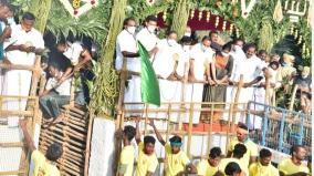 jallikattu-near-alangudi-tamil-nadu-ministers-started-waving-the-flag