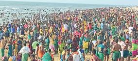 permission-for-darshan-after-5-days-ban-devotees-congregate-at-thiruchendur-waiting-in-long-queue-for-swami-darshan