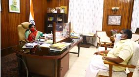 cereals-blackberries-peanuts-and-bananas-for-lunch-in-puducherry