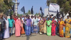 election-boycott-in-paramathivelur-due-to-change-of-polling-booth-people-carrying-black-flag-protest