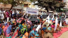 power-loom-owners-continue-hunger-strike-to-condemn-textile-manufacturers