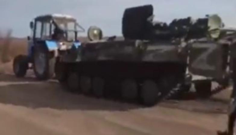 Petani Ukraina mencuri artileri Rusia dari traktor: video menyebar online |  Petani Ukraina mencuri artileri