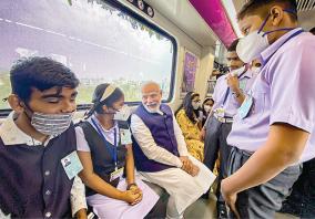 prime-minister-modi-launches-the-first-phase-of-metro-train