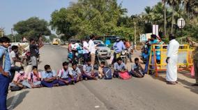 ariyalur-school-students-protest-for-buses-to-stop