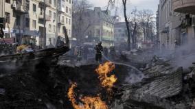 russian-strikes-hit-apartment-building-in-kyiv