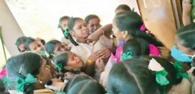 vellore-students-send-off-the-transfer-teacher-with-tear
