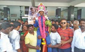 villupuram-college-student-wins-gold-medal-in-national-mallar-pole-competition