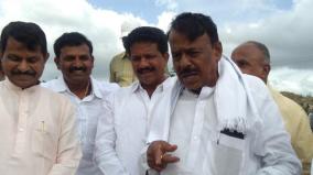 karnataka-congress-mla-venkata-ramanappa-slaps-youth-for-asking-him-to-fix-roads-in-his-village