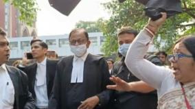 p-chidambaram-stopped-by-congress-cadres-for-defending-bengal-government-action-in-court