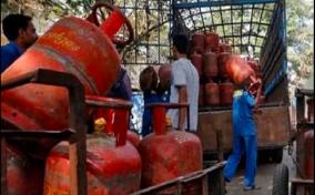lpg-cylinder-price-hiked-to-be-sold-at-rs-1015