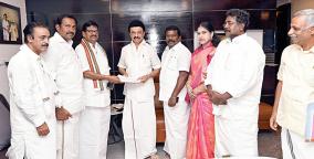 rs-10-lakh-from-the-congress-party-for-the-sri-lanka-relief-fund