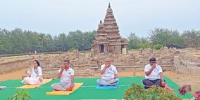 yoga-festival-at-mamallapuram-beach-temple-complex