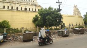 around-dustbin-waste-on-thirumalai-nayakar-mahal-people-complaint