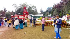 continuing-rain-in-nilgiries-the-special-decoration-of-the-flower-exhibition-with-one-lakh-flowers-collapsed