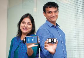 indian-couple-finds-handheld-ecg-device