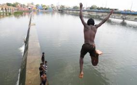 youths-and-old-people-also-bothing-and-enjoyed-in-vaigai-river-check-dam