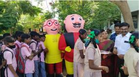 welcome-with-mottu-badlu-toys-to-entertain-students-teachers-give-a-different-welcome-near-madurai