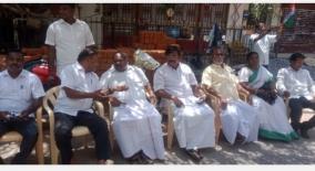 debate-in-puducherry-congress-office-dharna-former-minister-walks-out-and-sits-on-the-road