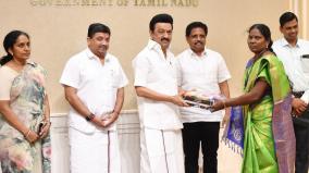 cm-mk-stalin-presented-13-thousand-books-for-competitive-examination-for-85-libraries-in-madurai