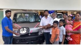 young-man-buys-car-for-rs-6-lakh-give-only-10-rs-coins-for-awareness