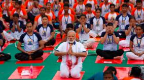 people-should-practice-yoga-pm-modi-insists-on-posting-video-on-twitter