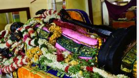 devotees-stand-long-queue-to-see-athi-varathar
