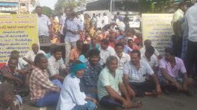 road-blockade-people-protest-in-karur