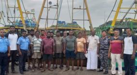 indian-coast-guard-rescued-9-fishermen-whose-boat-broke-down-in-the-middle-of-the-sea