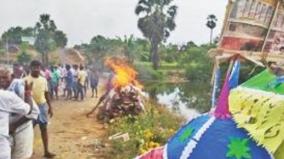 cemetery-sunk-on-mettur-dam-filled-near-by-nagamarai-body-burns-road-side