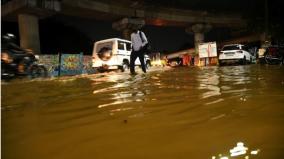 traffic-struck-on-flooded-city-roads-during-monsoons-in-madurai