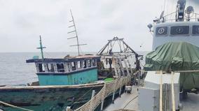 boat-repair-in-middle-of-the-sea-sri-lankan-navy-helps-tamil-nadu-fishermen