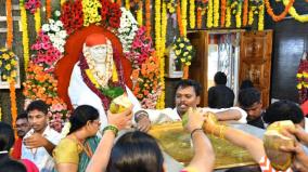 andhra-devotee-donates-gold-crown-worth-rs-36-lakh-to-shirdi-saibaba-temple