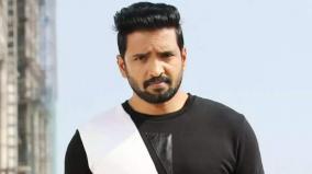 actor-santhanam-going-act-new-movie-with-5-getup