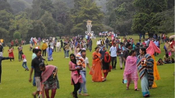 Due to Continuous Holidays Ooty Tourist Spots Overflowed