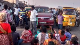 thiruvallikeni-occupied-removing-issue-roadside-residents-road-blockade