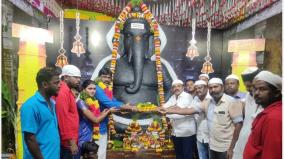 ganesha-chaturthi-festival-muslims-donate-pooja-things-for-the-12th-year-in-krishnagiri