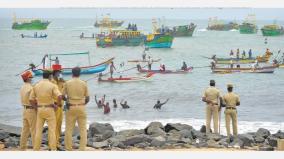 thengapattanam-fishing-port-closed-for-continuous-death-fish-trade-affect