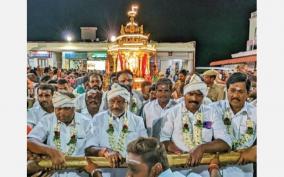 ops-pulled-a-golden-chariot-at-palani-hill-temple