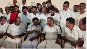 ex-ministers-meets-admk-cadres-who-protest-in-sp-velumani-house